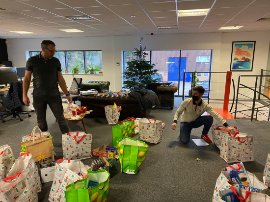 Packing Christmas hampers 2021